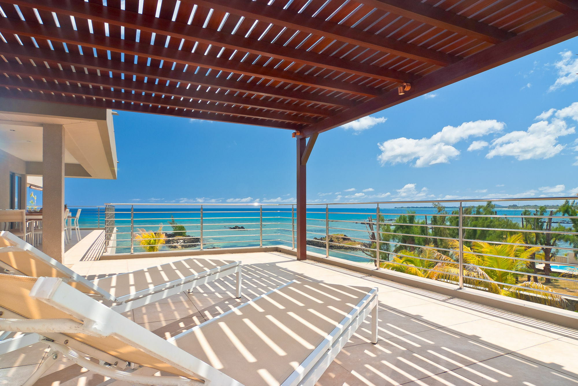 Bon Azur Beachfront Suites & Penthouses With Lov Тру-о-Биш Экстерьер фото