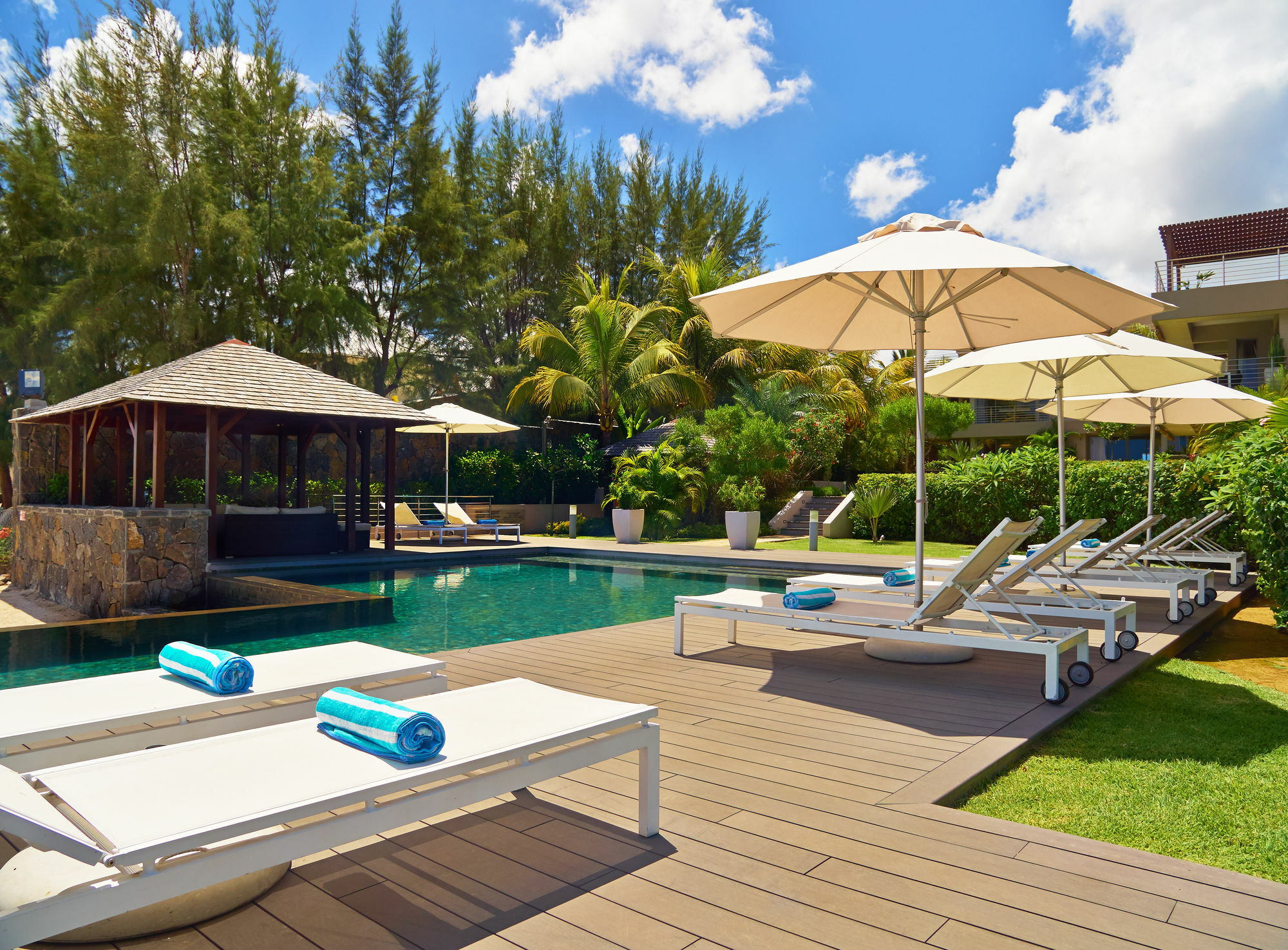 Bon Azur Beachfront Suites & Penthouses With Lov Тру-о-Биш Экстерьер фото