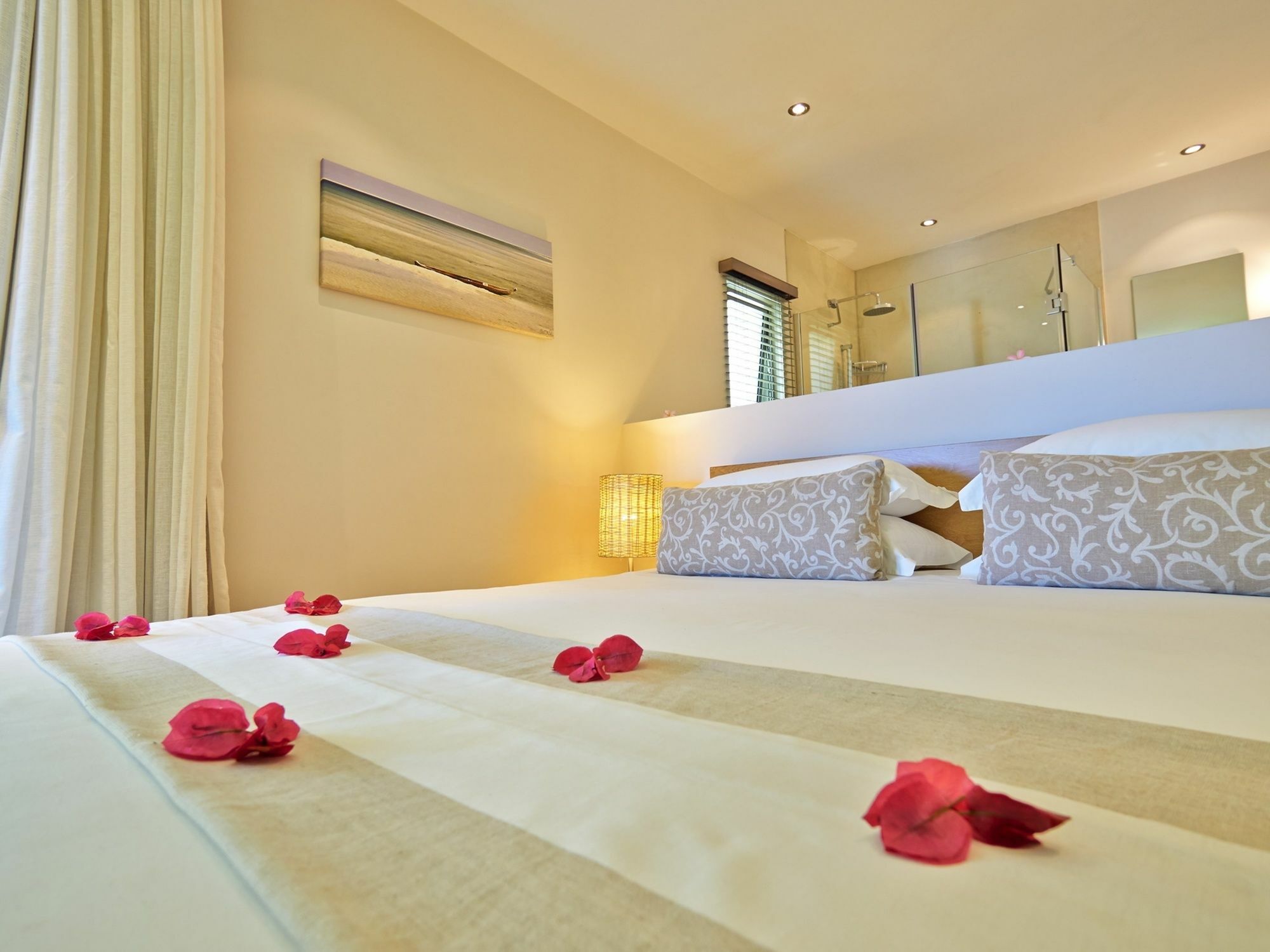 Bon Azur Beachfront Suites & Penthouses With Lov Тру-о-Биш Экстерьер фото
